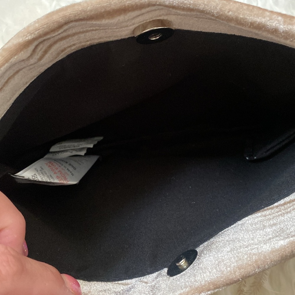 PrettyLittleThing Velvet Clutch NWT! - Picture 5 of 7